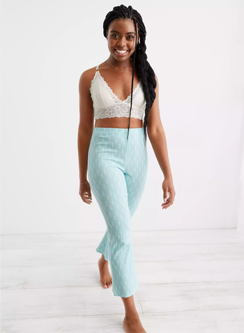 model wearing the light blue leggings with a white crop top