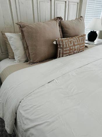 a reviewer's white duvet cover