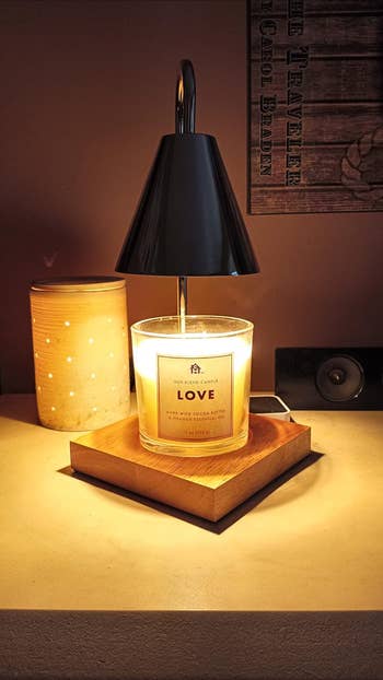 reviewer shows the black lamp shade warmer
