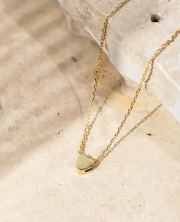 a gold heart necklace