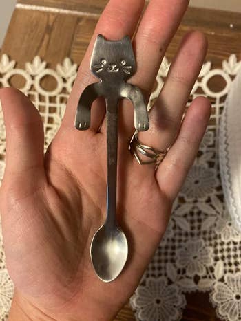 image of the cat spoon in the palm of a reviewer's hand