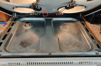 a reviewer photo of the same gas range now clean 