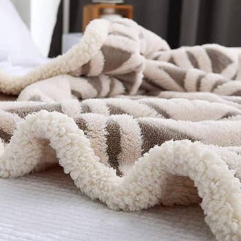 closeup of same blanket's detail
