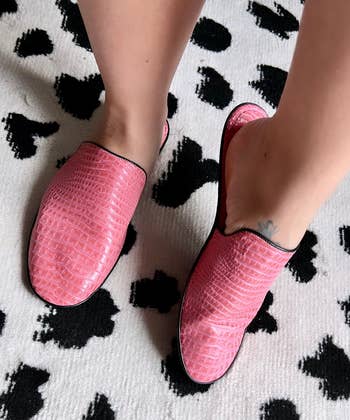 buzzfeed editor wearing the slippers in pink