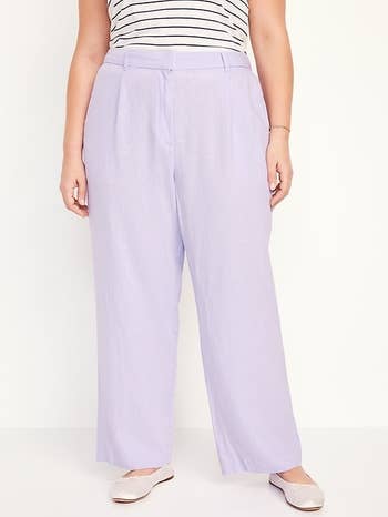 model wearing the light purple linen pants