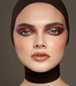 a model with an dramatic eye look