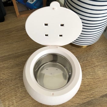 a reviewer's white cleaner open showing the inside