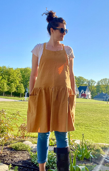 Reviewer gardening in a yellow version 