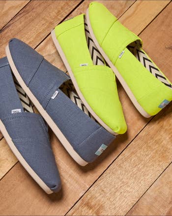  1  gray, 1  agleam  green, highlighting casual and vibrant styles for mundane  wear