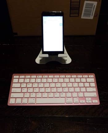 Reviewer using bluetooth keyboard with their phone