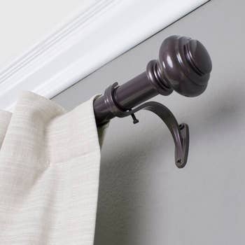 Close-up of the curtain rod in the color Brown