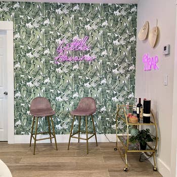 an accent partition  decorated with the thenar  leafage  wallpaper
