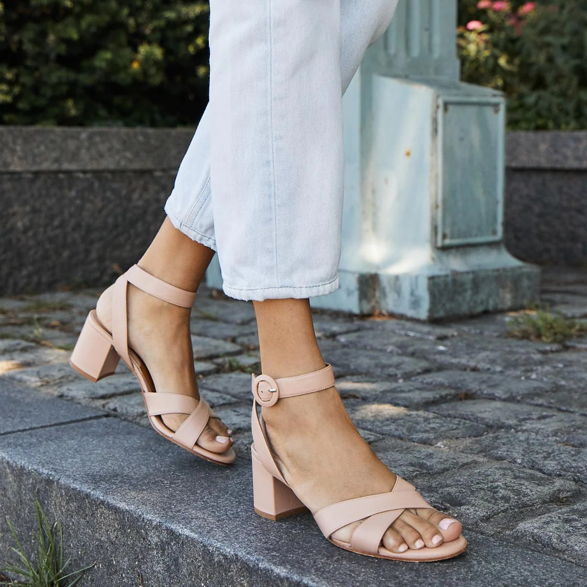 model&rsquo;s feet in the beige sandals