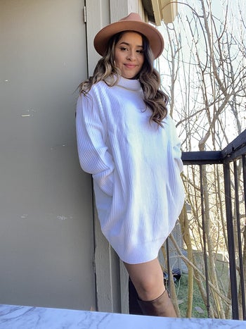 another reviewer wearing the white version with a tan hat and tan over the knee boots