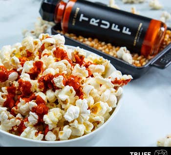 The hot sauce displayed on popcorn