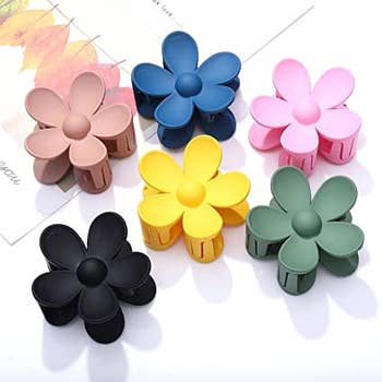 Set with peach, blue, pink, black, yellow, and olive clips
