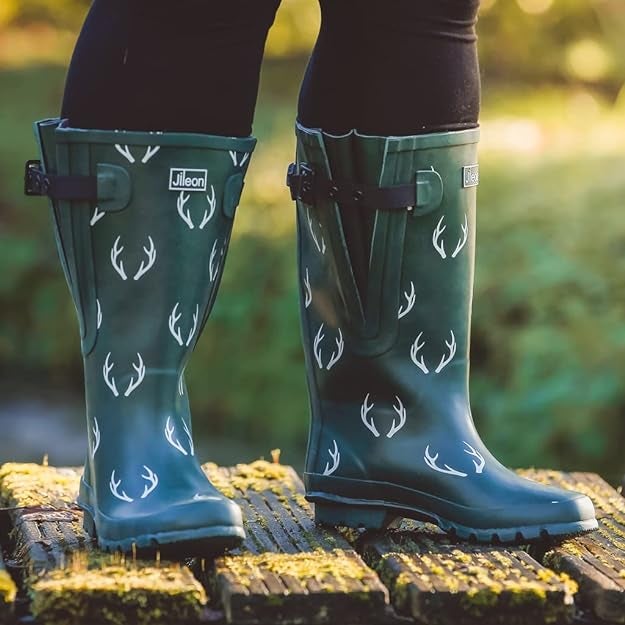 26 Best Boots For Wide Calves, According To Reviewers