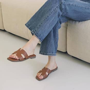 model wearing the brownish  style