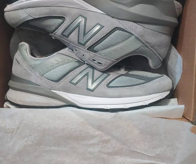 reviewers grey New Balance in their box