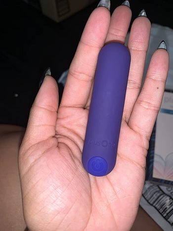Reviewer holding vibrator in hand
