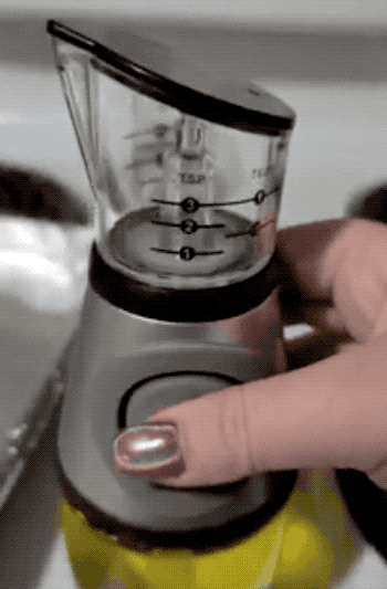 gif of oil filling top chamber