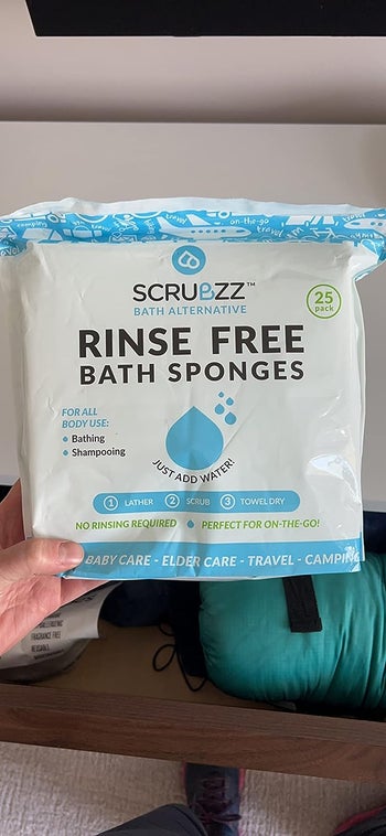 Reviewer holding the pack of sponges