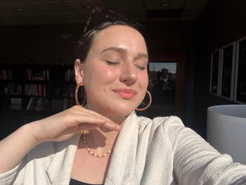 reviewer wearing Lumi Glotion