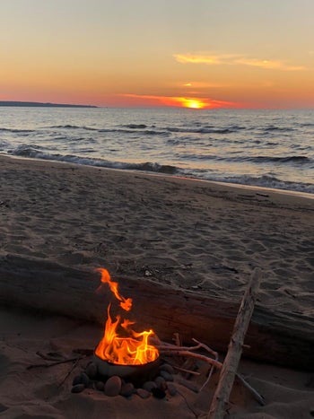Daily News | Online News Reviewer pic of the lit portable campfire on the beach