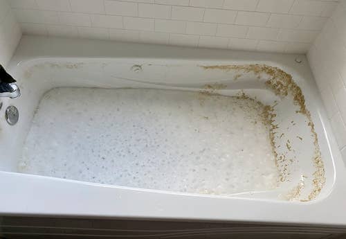 a reviewer's jetted tub looking dirty