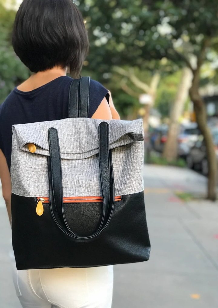 Functional and stylish bag for your everyday look. In frame : K
