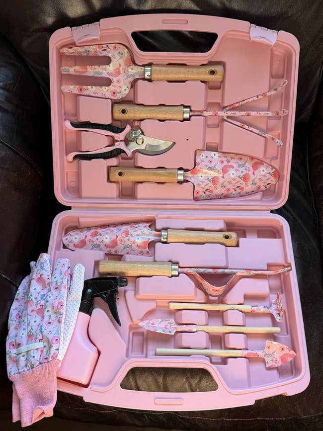 Floral-patterned gardening instrumentality acceptable with woody handles and a matching brace of gloves, displayed successful a integrative case