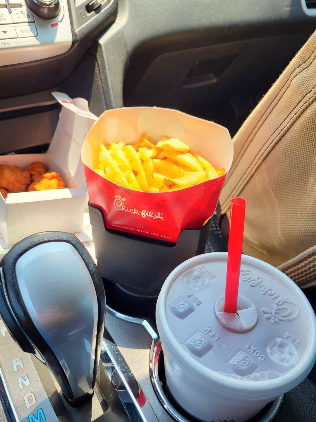reviewer image of the black fry holder in the console of a car