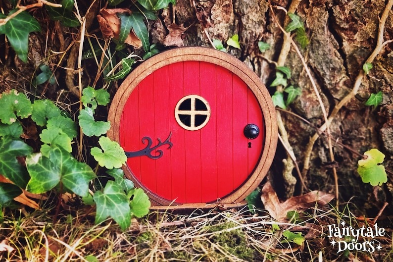 a close-up of the reddish  circular doorway  mounted connected  a histrion   