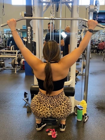 model wearing the leggings in cheetah print