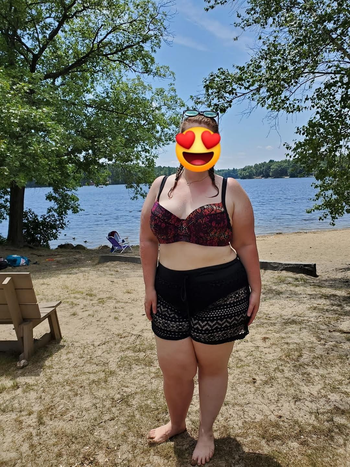 Reviewer wearing black shorts