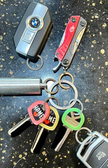 another reviewer photo of the freekey with multiple sets of keys attached