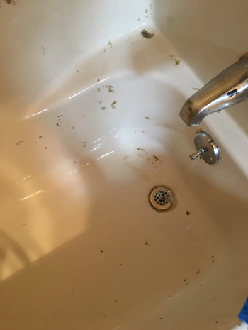 same reviewer's tub that's almost completely clean