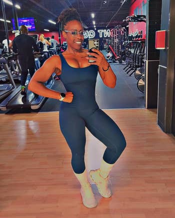 A reviewer wearing the suit at the gym
