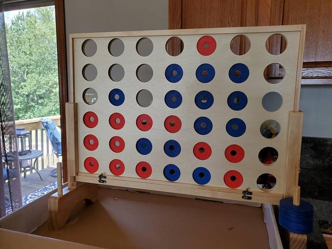 reviewer image of the 4 in a row game with blue and red discs in several rows