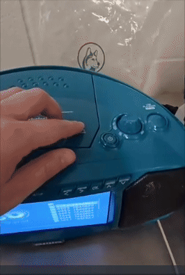 Hand operating buttons connected  a bluish  CD subordinate    with a integer  show  showing a way   list
