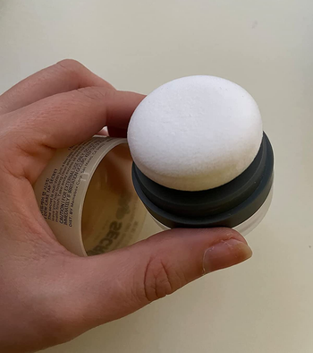 Reviewer holding the dry shampoo applicator