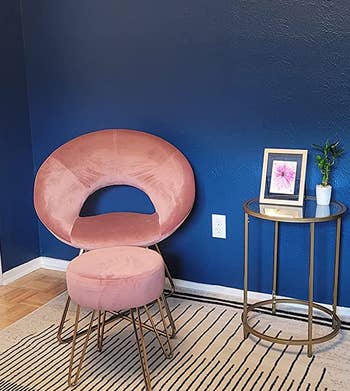 reviewer photo of the pink chair in a blue room