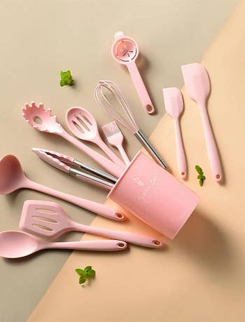 the pink utensil set 