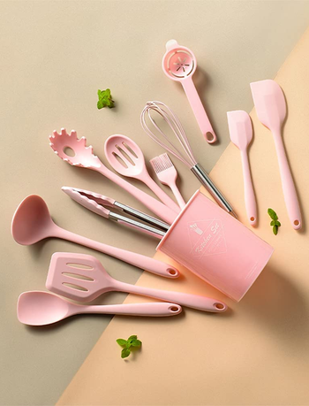 the pink utensil set 