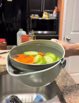 Reviewer using the colander to strain out veggies 