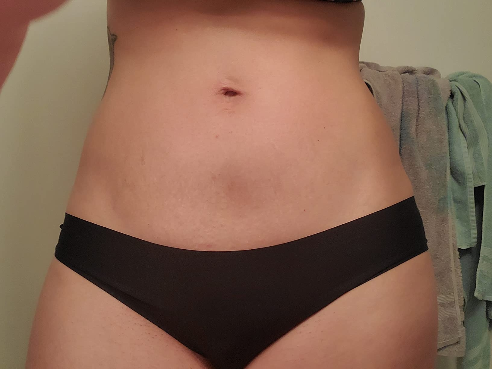 reviewer wearing the underwear successful  achromatic  