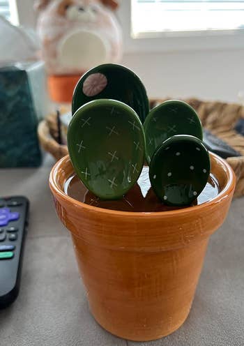 a reviewer photo of the spoon set assembled so it looks like a potted plant 