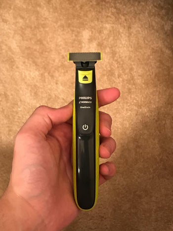 Reviewer holding their razor