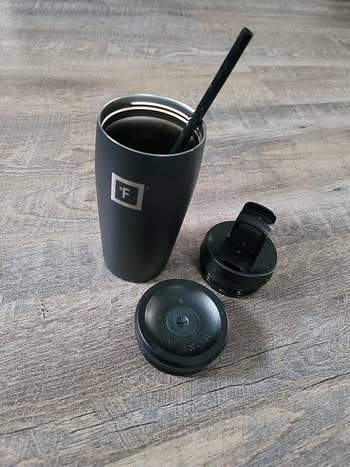 black tumbler with flip lid and straw lid
