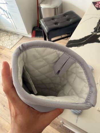 different reviewer showing the quilted cloth  inside